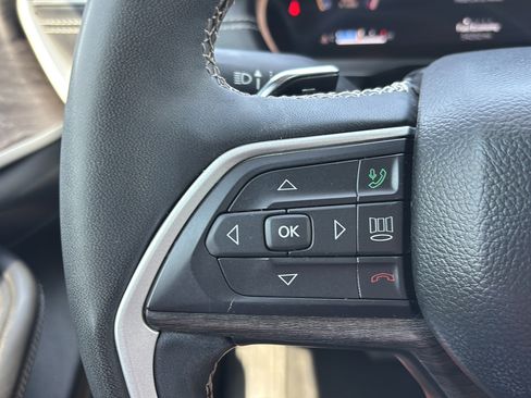 Used 2023 Jeep Grand Cherokee L Limited w/ Black Appearance Package AWD/4WD image 22