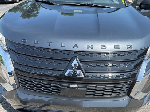Used 2024 Mitsubishi Outlander SE Black Edition FWD image 31