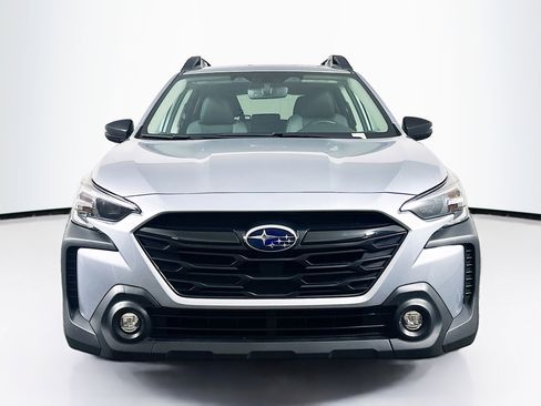 Used 2025 Subaru Outback Onyx Edition image 2