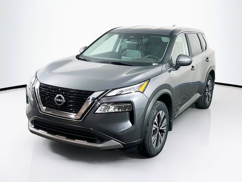 Used 2023 Nissan Rogue SV image 3