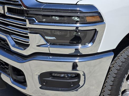 New 2026 RAM 2500 Laramie AWD/4WD image 7