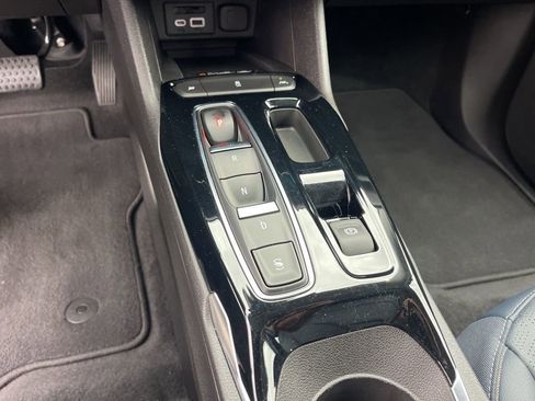 Used 2022 Chevrolet Bolt EUV LT w/ Convenience Package image 14