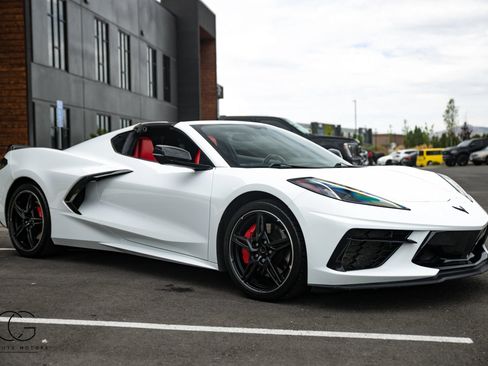 Used 2020 Chevrolet Corvette Stingray Coupe w/ Z51 Performance Package RWD image 19