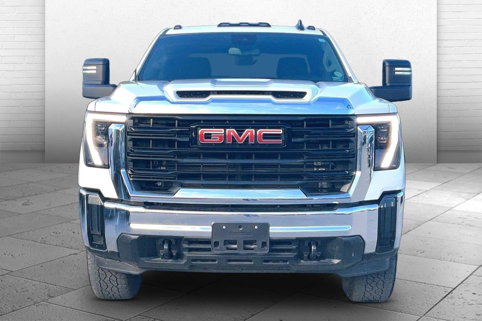 Used 2024 GMC Sierra 2500 Pro AWD/4WD image 2