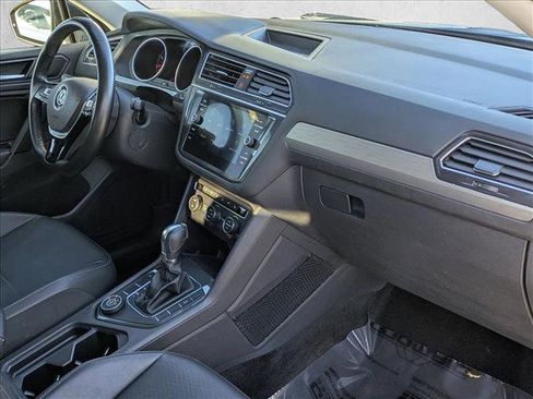 Used 2019 Volkswagen Tiguan SE image 21