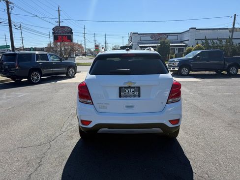 Used 2018 Chevrolet Trax LT w/ LT Convenience Package image 6