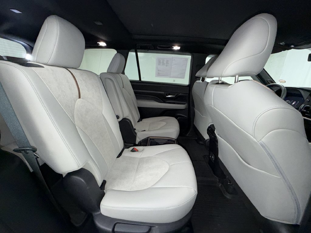 Certified 2025 Toyota Grand Highlander AWD Hybrid image 18