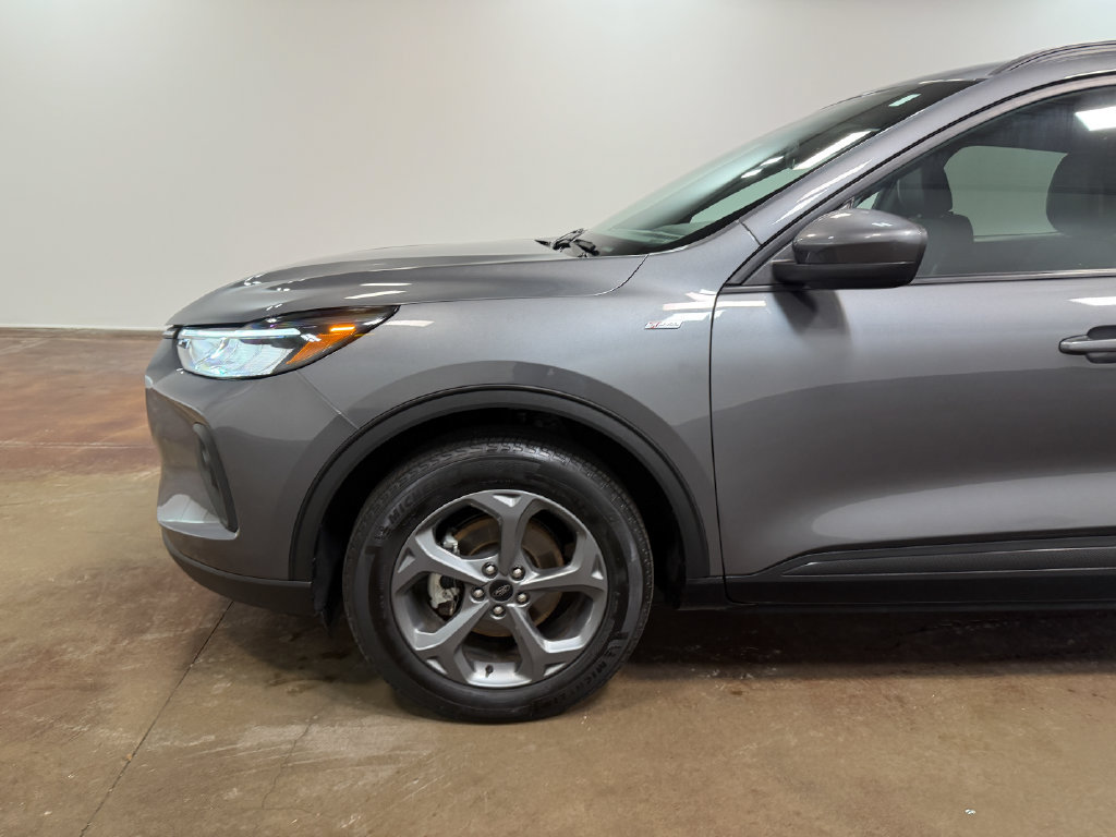 Used 2025 Ford Escape ST-Line Select AWD/4WD image 38