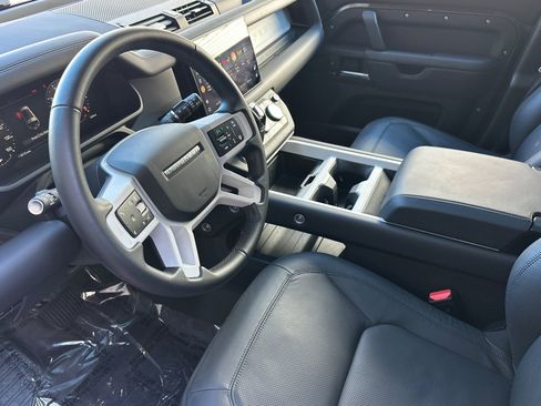 Used 2025 Land Rover Defender 130 S image 5