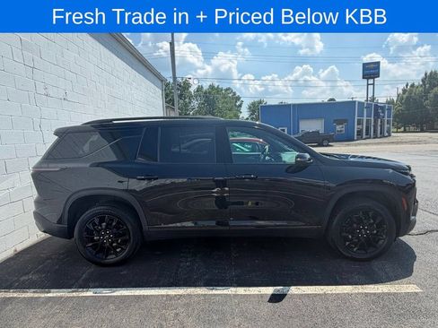 Used 2024 Chevrolet Traverse LT w/ Midnight/Sport Edition FWD image 3