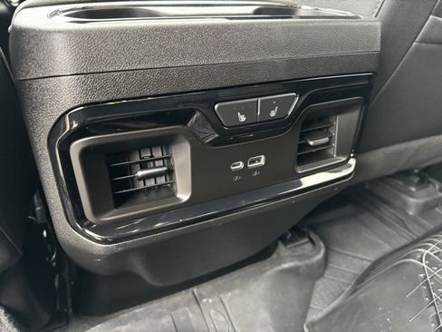 Used 2024 Chevrolet Silverado 2500 ZR2 w/ Technology Package image 8