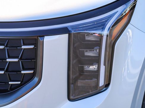 Certified 2026 Kia Carnival SX w/ SX Dark Edition Package FWD image 5