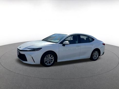Used 2025 Toyota Camry LE image 8