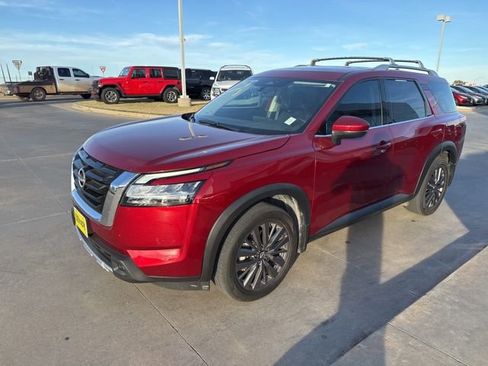 Used 2024 Nissan Pathfinder SL w/ SL Premium Package image 4