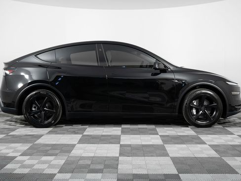 Used 2026 Tesla Model Y AWD image 9