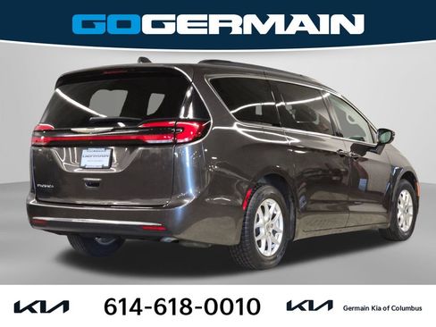 Used 2022 Chrysler Pacifica Touring-L FWD image 7