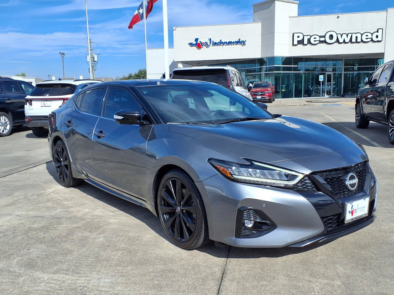 Used 2023 Nissan Maxima SR w/ Sport Mat Group FWD image 3