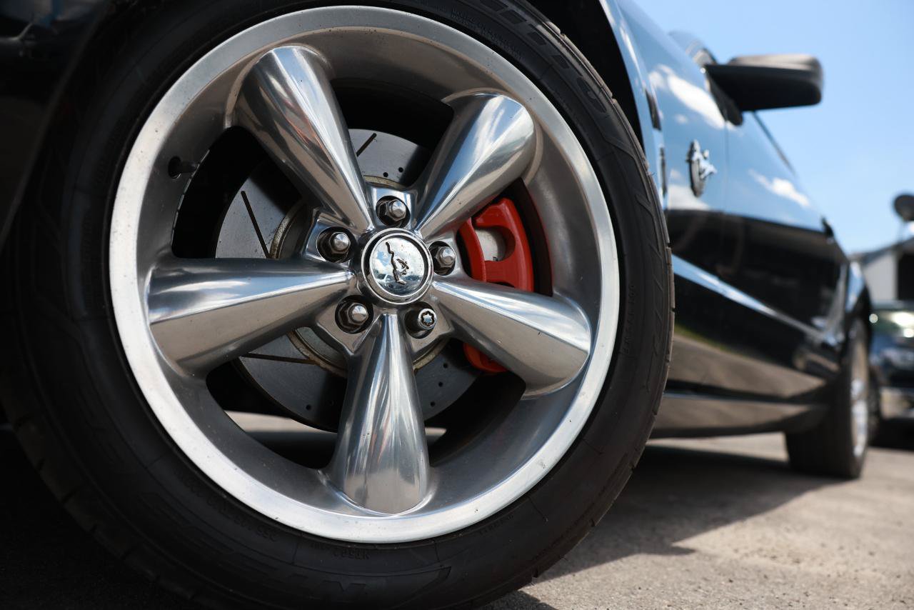 Used 2009 Ford Mustang Convertible RWD image 30
