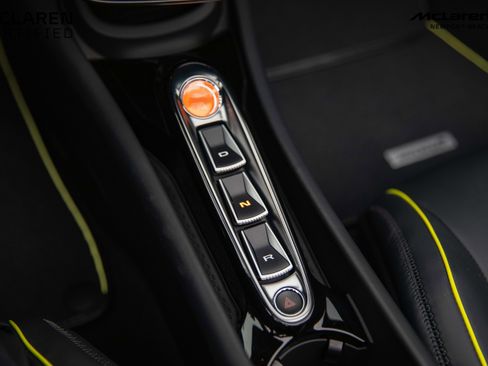 Used 2025 McLaren Artura Spider image 30