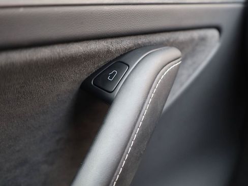 Used 2023 Tesla Model Y AWD image 33