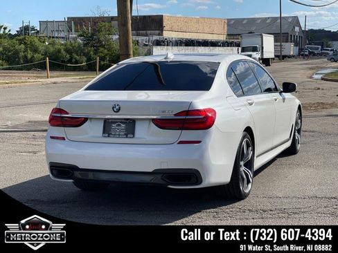 Used 2019 BMW 750i image 8