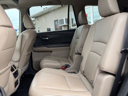 Used 2020 Honda Pilot Touring image 11