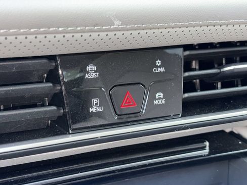 Certified 2026 Volkswagen Atlas SE w/ Panoramic Sunroof Package FWD image 8