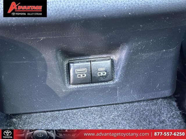 Used 2025 Toyota Camry SE w/ Multimedia Upgrade Package AWD/4WD image 16