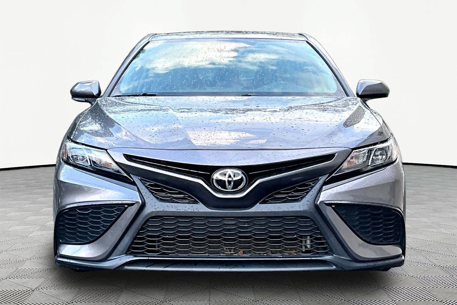 Used 2024 Toyota Camry SE FWD image 4