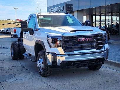 New 2026 GMC Sierra 3500 Pro w/ Convenience Package