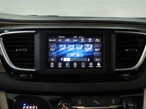 Used 2019 Chrysler Pacifica Touring-L image 20