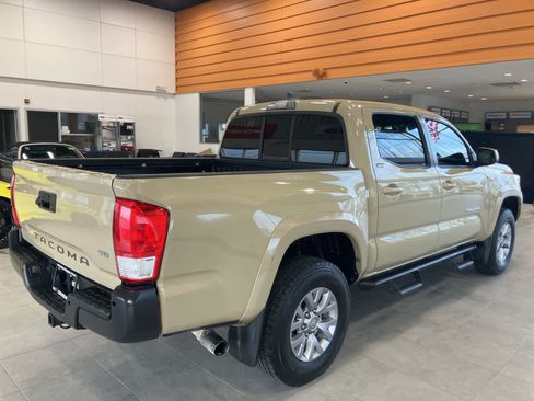 Used 2017 Toyota Tacoma SR5 image 5