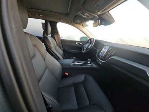 Used 2025 Volvo XC60 B5 Plus AWD/4WD image 8