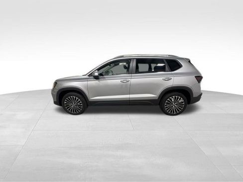 New 2026 Volkswagen Taos SE image 3