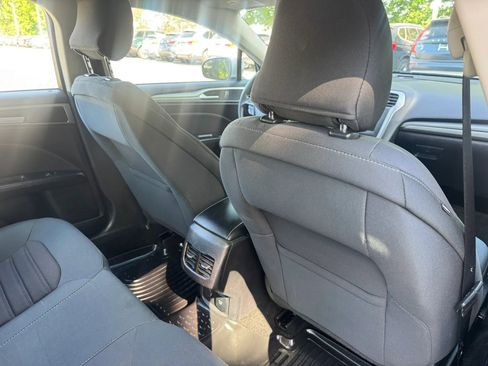 Used 2018 Ford Fusion SE FWD image 21