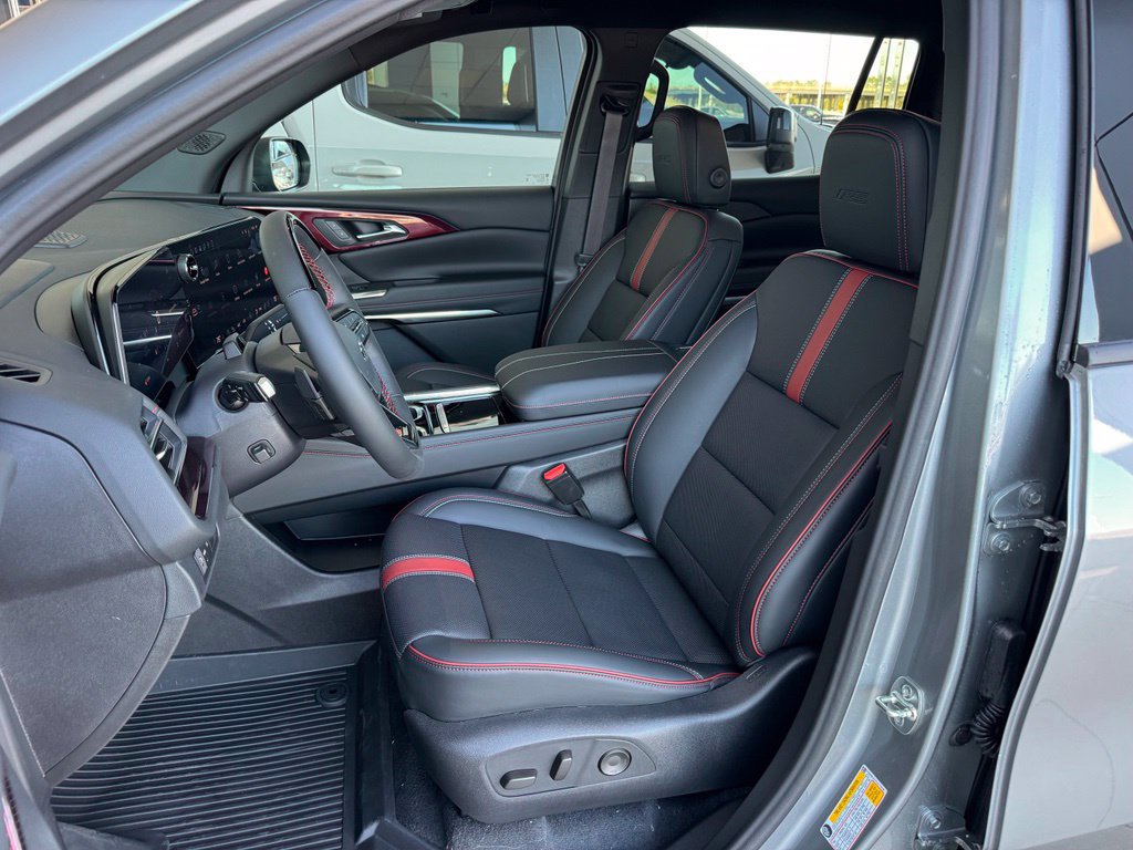 New 2027 Chevrolet Traverse RS w/ LPO, Floor Liner Package FWD image 18