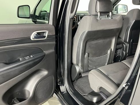 Used 2020 Jeep Grand Cherokee Laredo AWD/4WD image 24