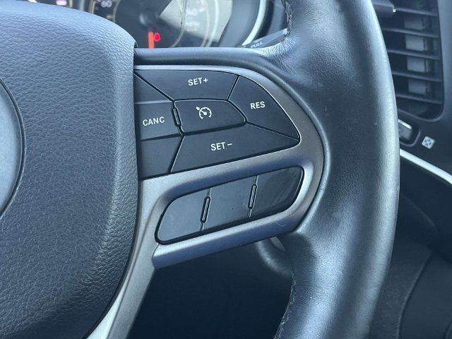 Used 2019 Jeep Cherokee Latitude Plus FWD image 27