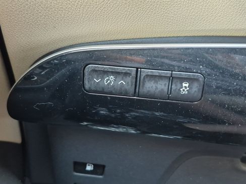 Used 2016 Toyota Prius Two FWD image 10