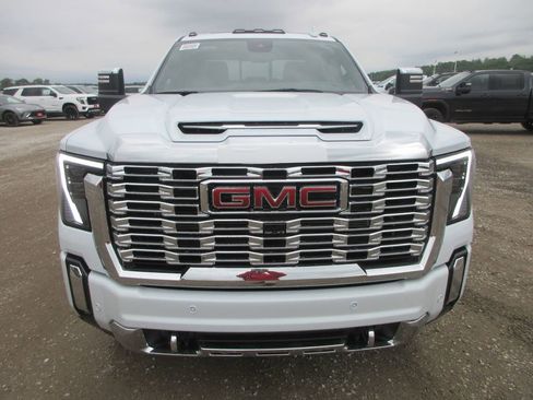 New 2026 GMC Sierra 3500 Denali w/ Denali Reserve Package AWD/4WD image 12