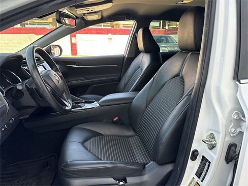Used 2020 Toyota Camry SE w/ Convenience Package image 24