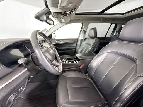 Used 2021 Jeep Grand Cherokee L Limited AWD/4WD image 3