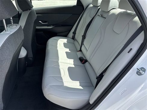 New 2025 Hyundai Elantra Limited image 12