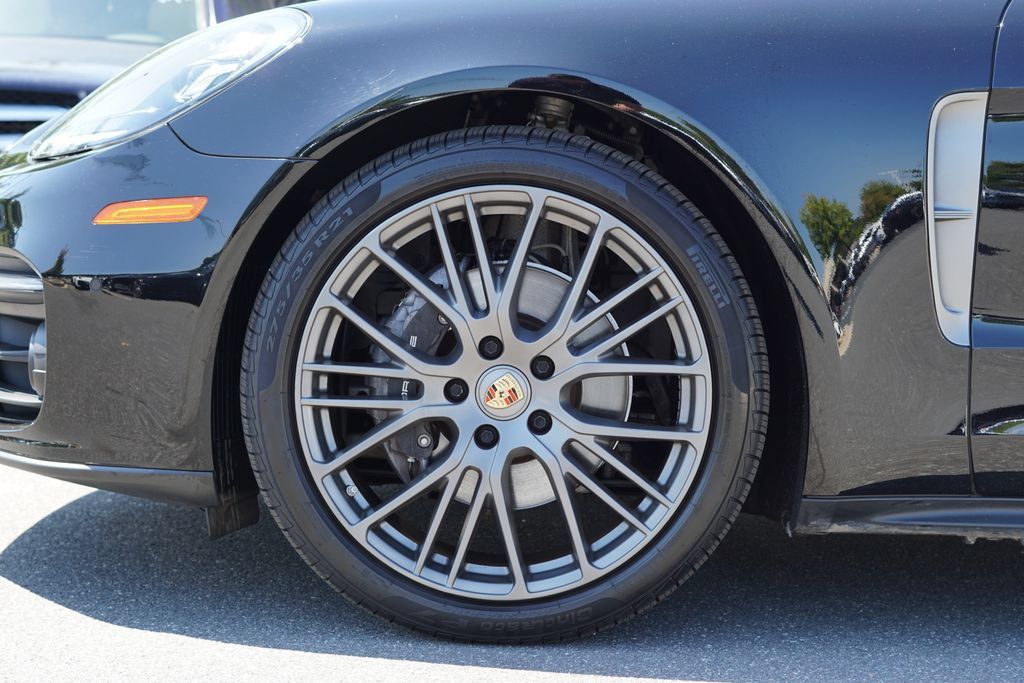 Used 2023 Porsche Panamera 4 Platinum Edition AWD/4WD image 9