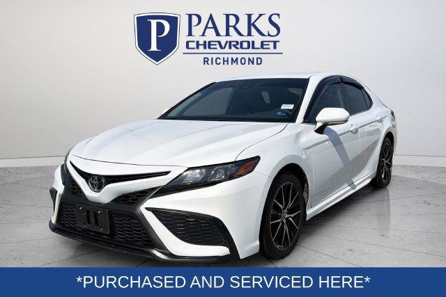 Used 2024 Toyota Camry SE w/ Convenience Package FWD image 3