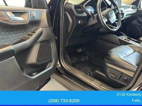 Used 2020 Ford Escape Titanium AWD/4WD image 17