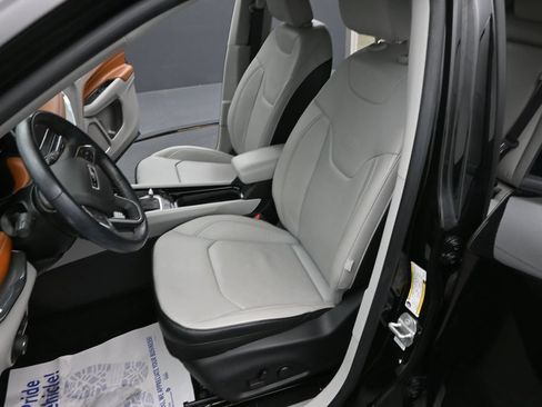 Used 2022 Jeep Compass Limited w/ Elite Group AWD/4WD image 22