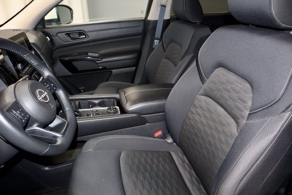 Used 2024 Nissan Pathfinder SV w/ Black Appearance Package AWD/4WD image 24