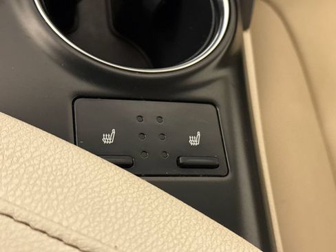 Used 2020 Toyota Camry XLE FWD image 27