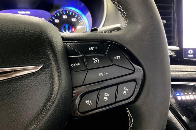 Used 2025 Chrysler Pacifica Limited FWD image 19